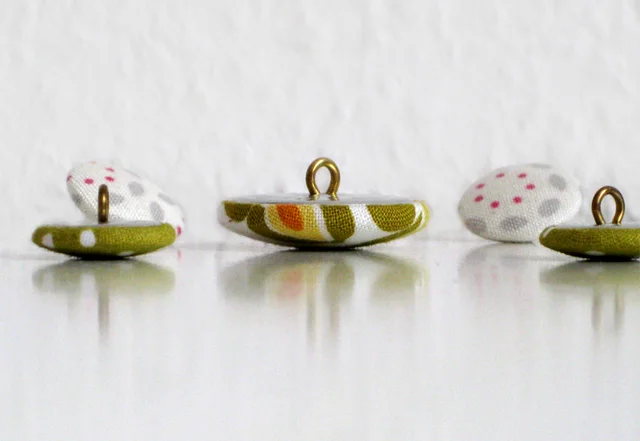 bezogener Knopf mit Stoff bezogener Knopf mit Stoff