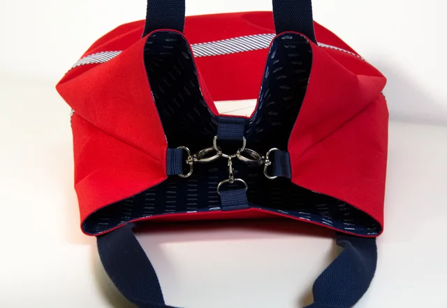 Karabiner in Tasche
