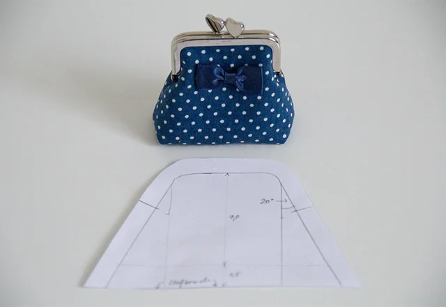 kleine-tasche-mit-20-grad-winkel