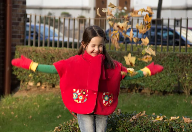 Schnittmuster kostenlos Kinder-Poncho mit Videoanleitung Schnittmuster kostenlos Kinder-Poncho mit Videoanleitung