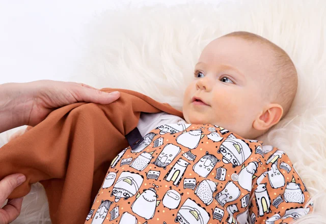 Schnittmuster Babyjacke zum Wickeln mit Befestiging Knopf zum anziehen Schnittmuster Babyjacke zum Wickeln mit Befestiging Knopf zum anziehen
