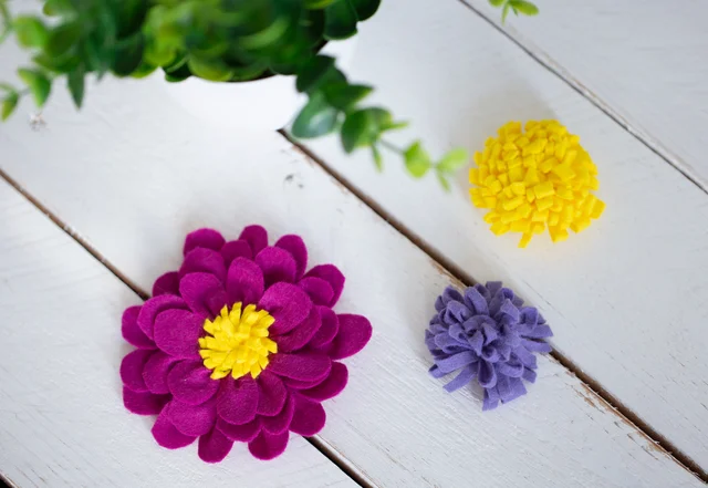 Filzblumen basteln - einfache Nähidee Filzblumen basteln - einfache Nähidee