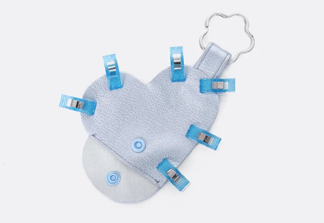 Ober- und Unterseite mit Wonderclips aufeinander stecken Ober- und Unterseite mit Wonderclips aufeinander stecken