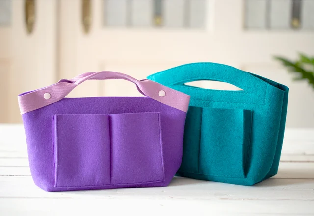 Taschen Organizer aus Filz mit unterschiedlichen Griffen