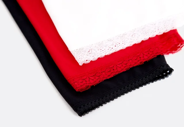 Spitzenbänder an Saum von Leggings nähen Spitzenbänder an Saum von Leggings nähen