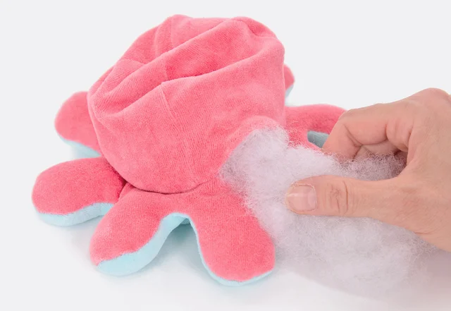 Kuscheltier mit Watte füllen Kuscheltier mit Watte füllen