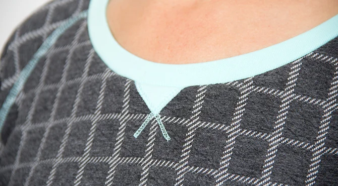Raglanshirt Frauen runder Ausschnitt Detail Raglanshirt Frauen runder Ausschnitt Detail