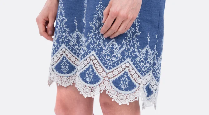 Schnittmuster Kleid aus Chambray mit Spitzenstoff Schnittmuster Kleid aus Chambray mit Spitzenstoff