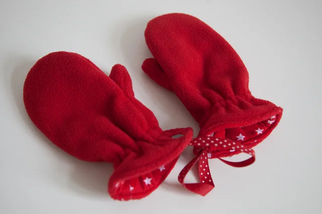 rote Kinderhandschuhe selber nähen