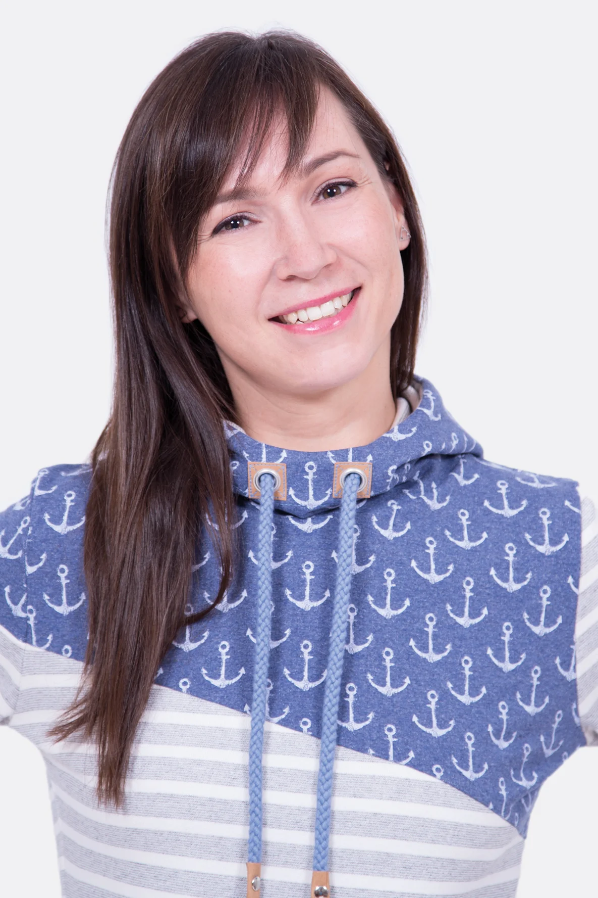 naehanleitung_damen_hoodie_anker_teilung_schraeg_selber_naehen Thumbnail