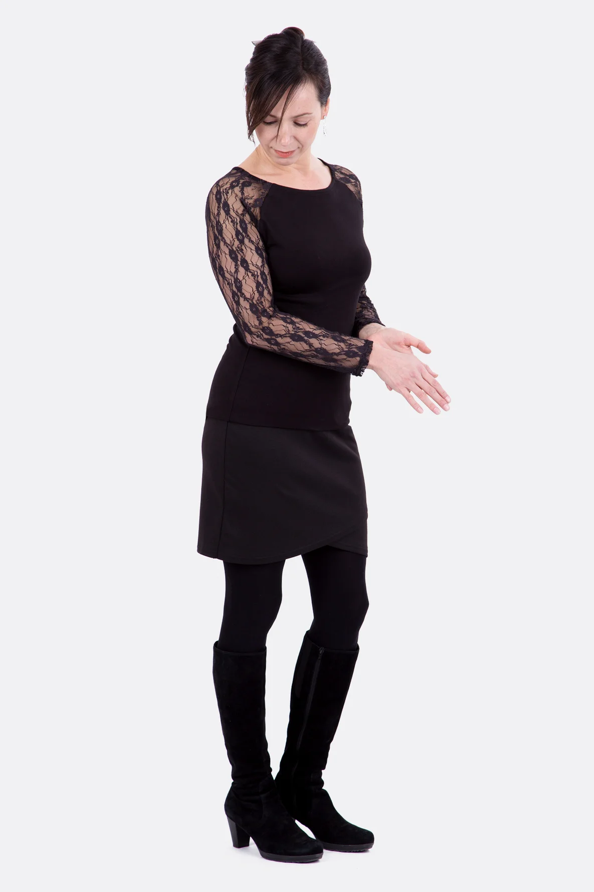 schnittmuster_damen_spitze_schwarz_raglanshirt_minirock_outfit Thumbnail