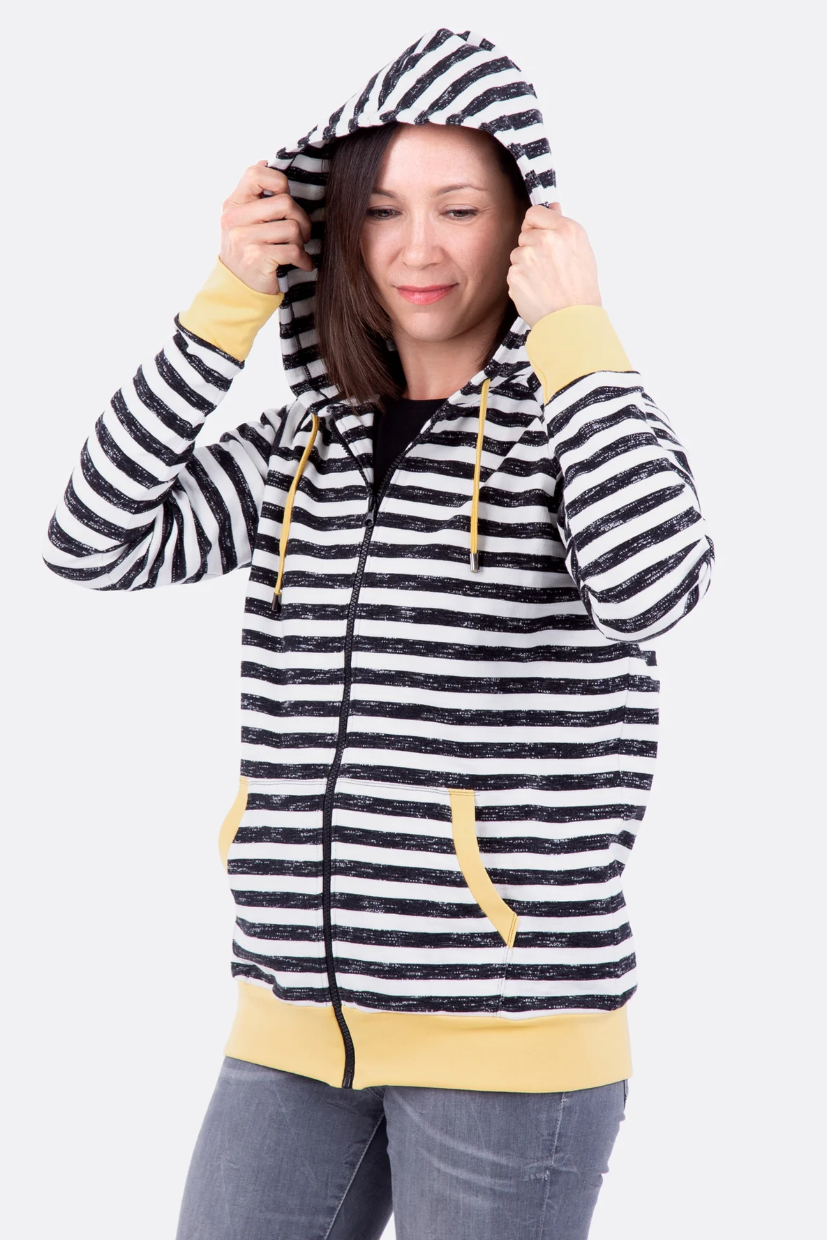 schnittmuster_kapuzenjacke_sportlich_streifen_naehen Thumbnail