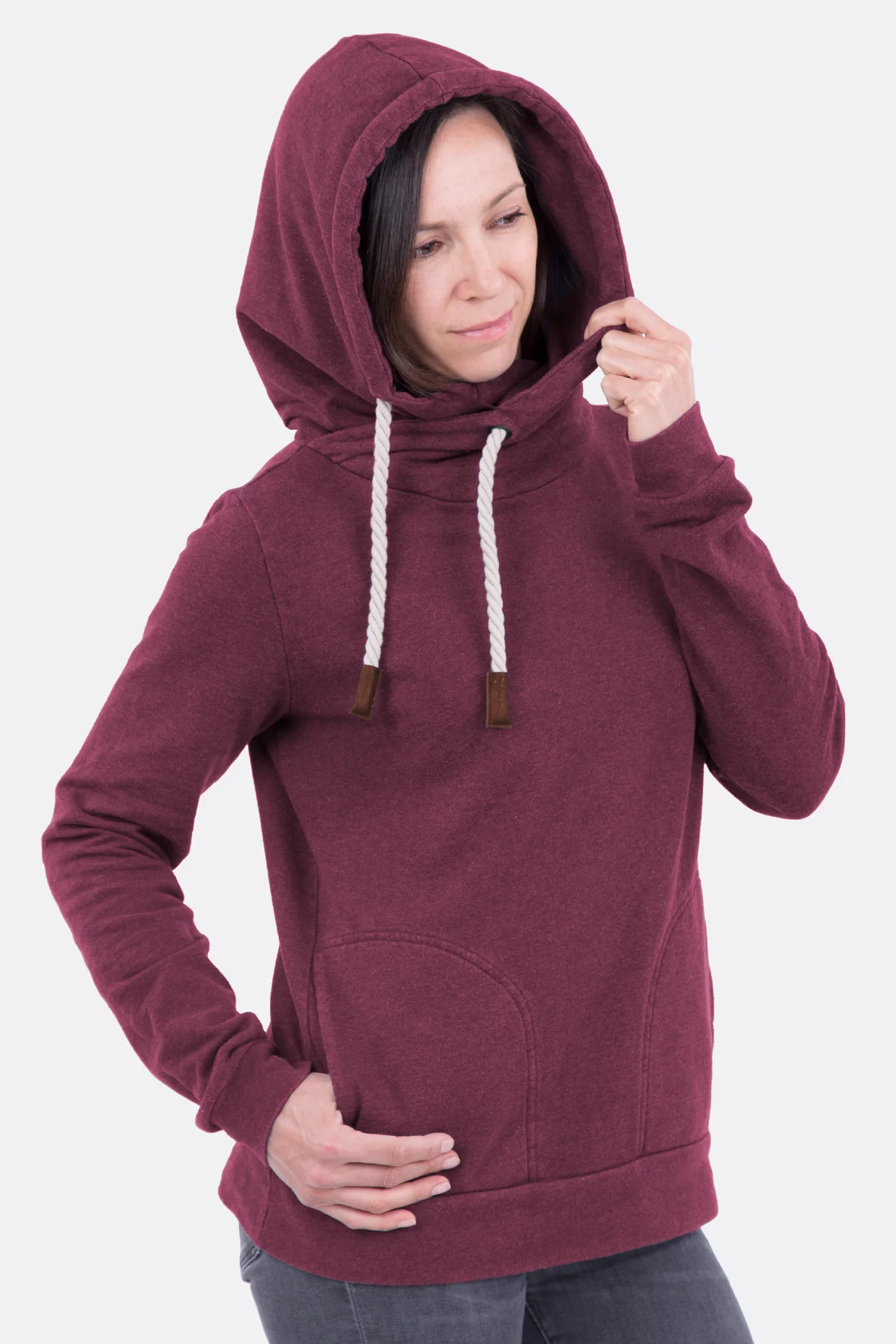 roter_kapuzenpullover_naehen Thumbnail