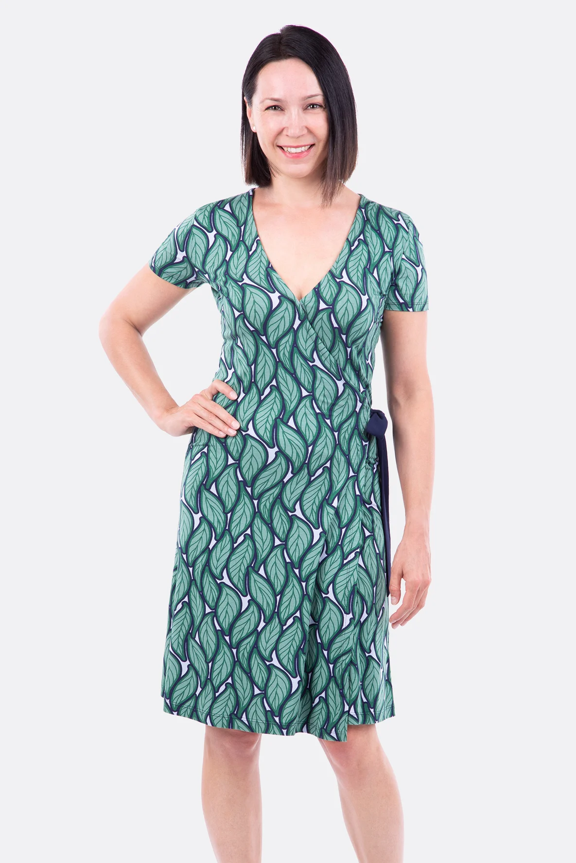 Schnittmuster Wickelkleid für Frauen kurze Ärmel selbernähen