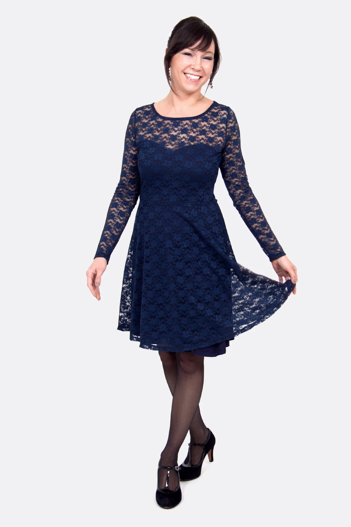 schnittmuster_spitzenkleid_dunkelblau_elegant_naehen Schnittmuster Ella Spitze elegant festlich selber nähen