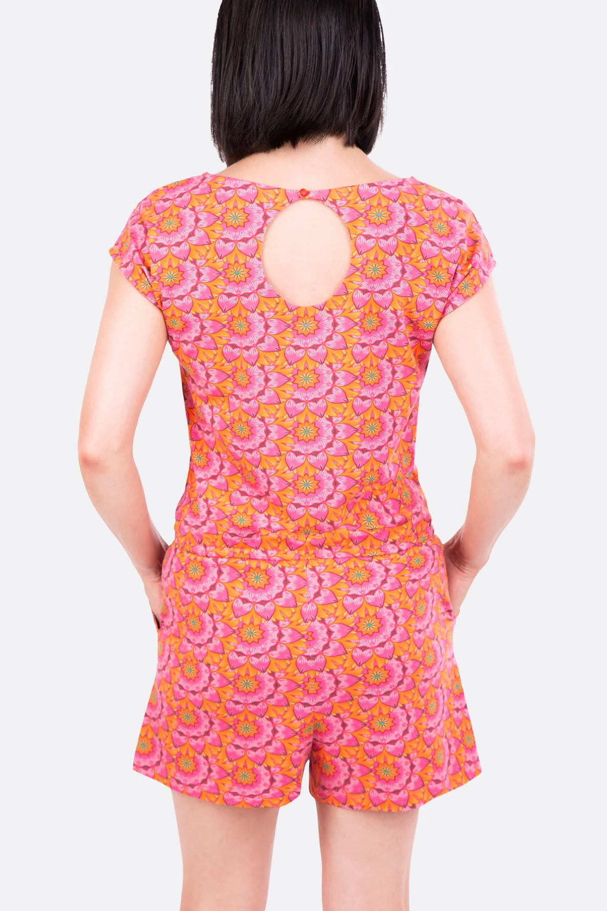 Schnittmuster Jumpsuit Tropfenverschluss kurz nähen