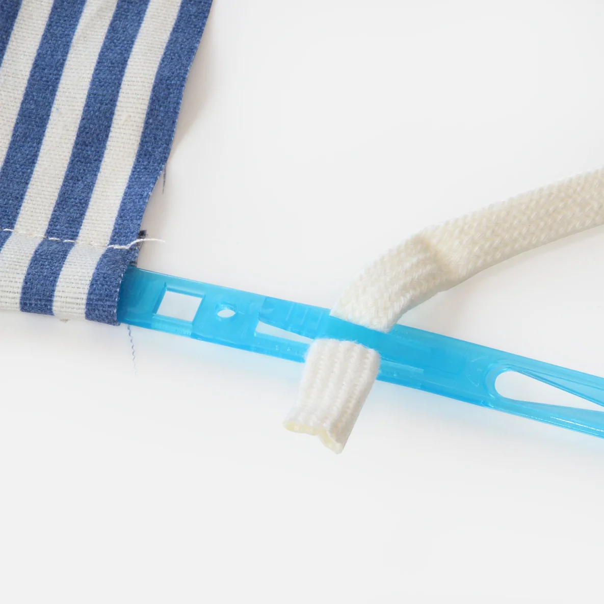 Nähzubehör Einfädelhilfe flache Kordel