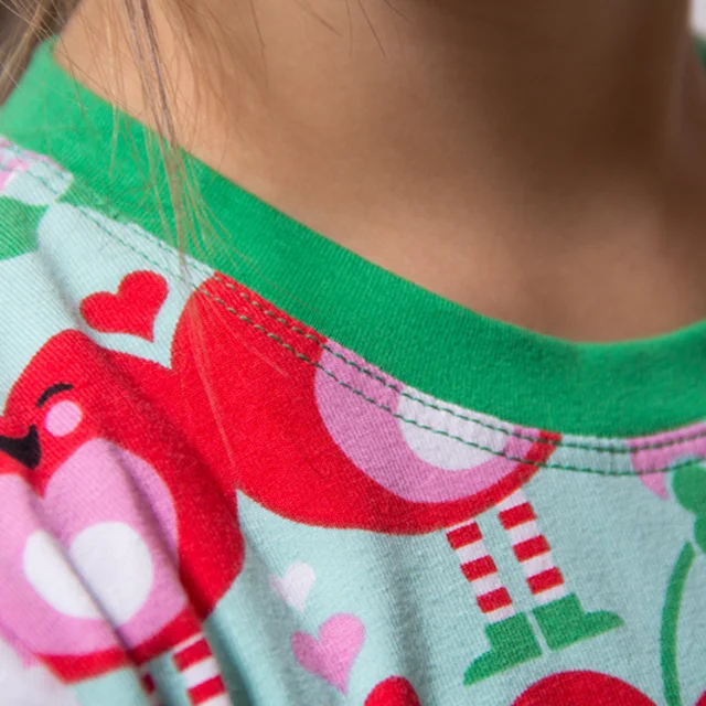 Kinderjerseykleid Ausschnitt mit Zwillingsnaht Kinderjerseykleid Ausschnitt mit Zwillingsnaht