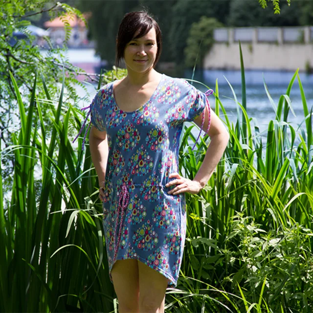 Schnittmuster Shirt Elaine verlängert zum Kleid Schnittmuster Shirt Elaine verlängert zum Kleid