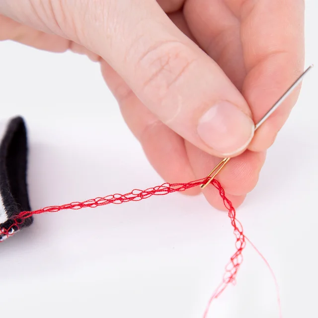 Sticknadel einfädeln Fertigbündchen nähen