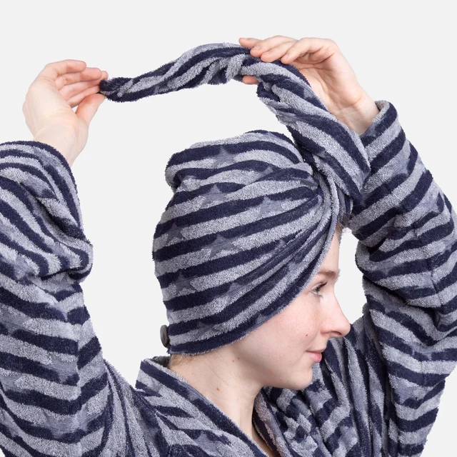 Turban Handtuch über Kopf führen Turban Handtuch über Kopf führen