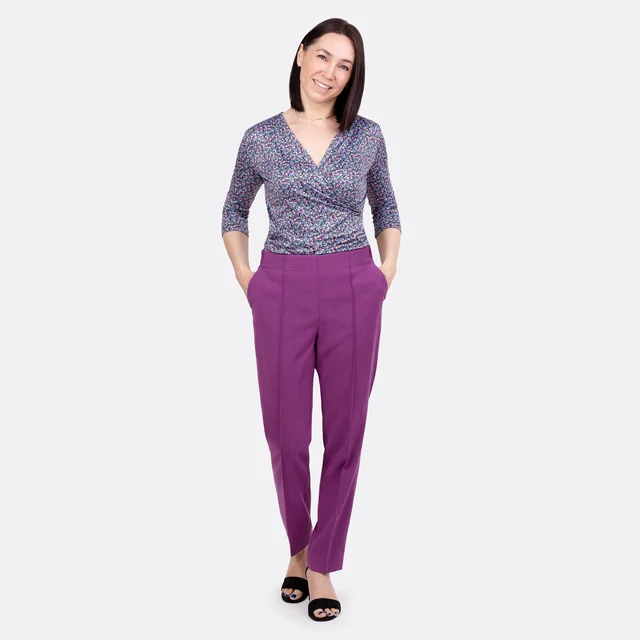 Schnittmuster Damenhose aus Viskose-Tencelstoff mit Wickelshirt Schnittmuster Damenhose aus Viskose-Tencelstoff mit Wickelshirt