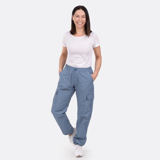 Schnittmuster Cargohose Trenchcoatstoff jeansblau nähen Schnittmuster Cargohose Trenchcoatstoff jeansblau nähen
